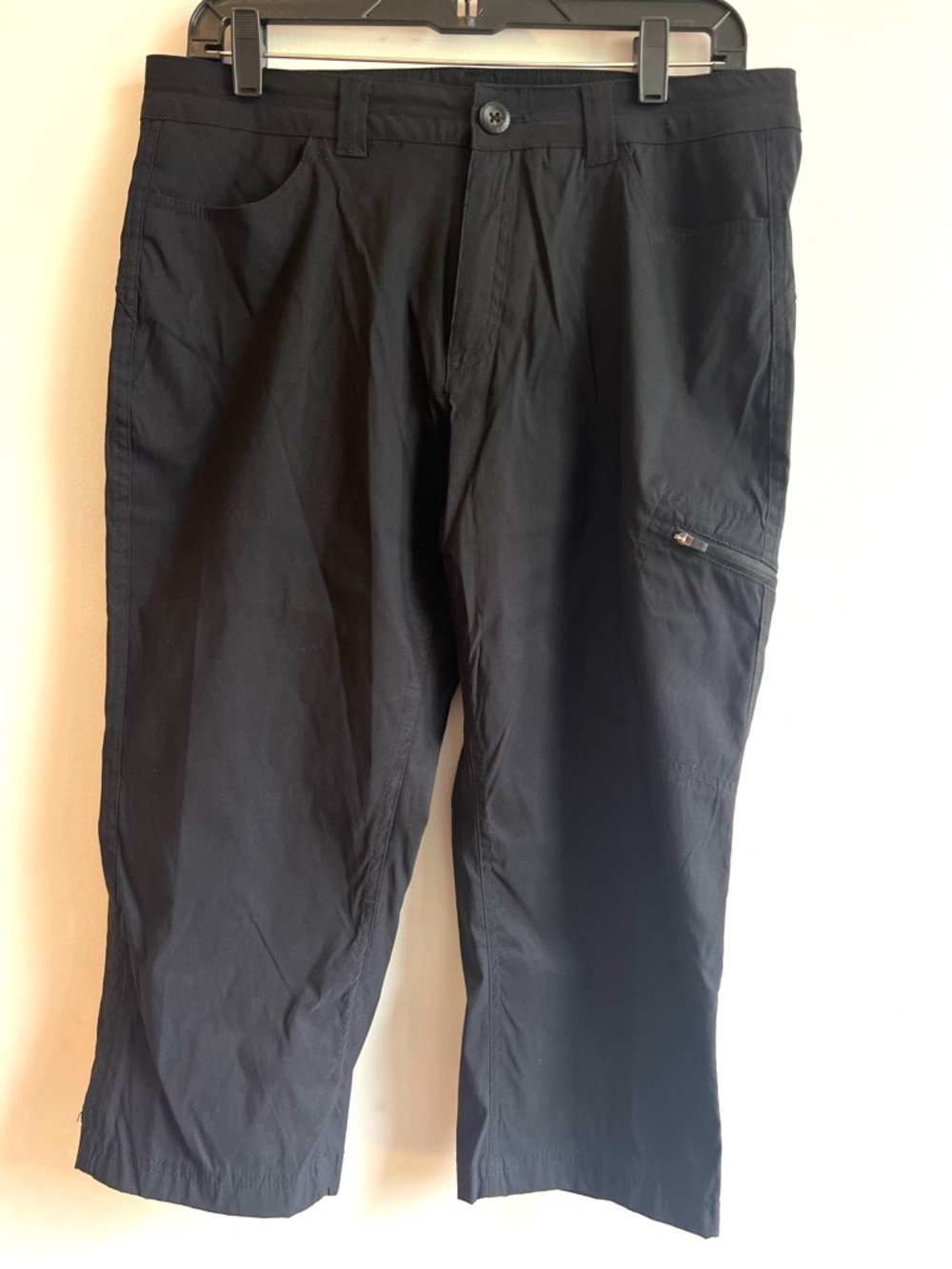 Eddie Bauer Black Cargo Capri Pants with Zip Pocket